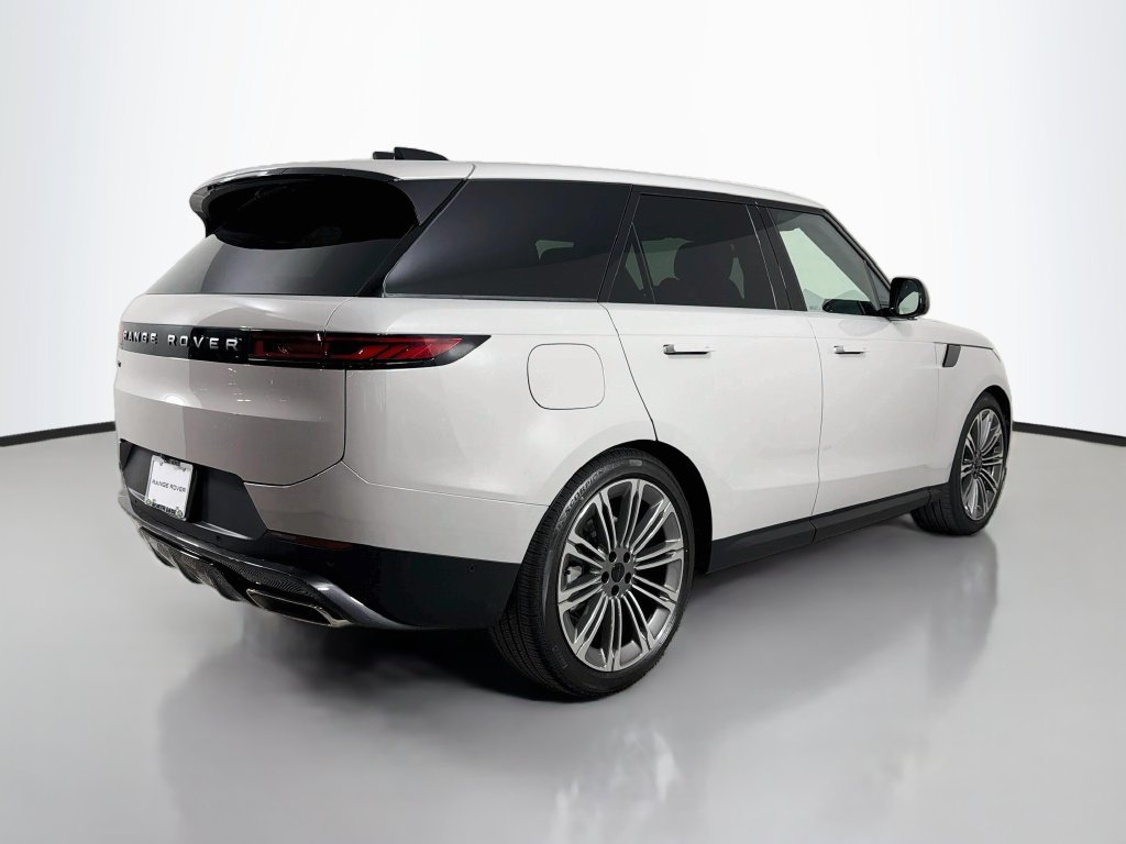New 2027 Borasco Grey Land Rover  SE P360 image 5