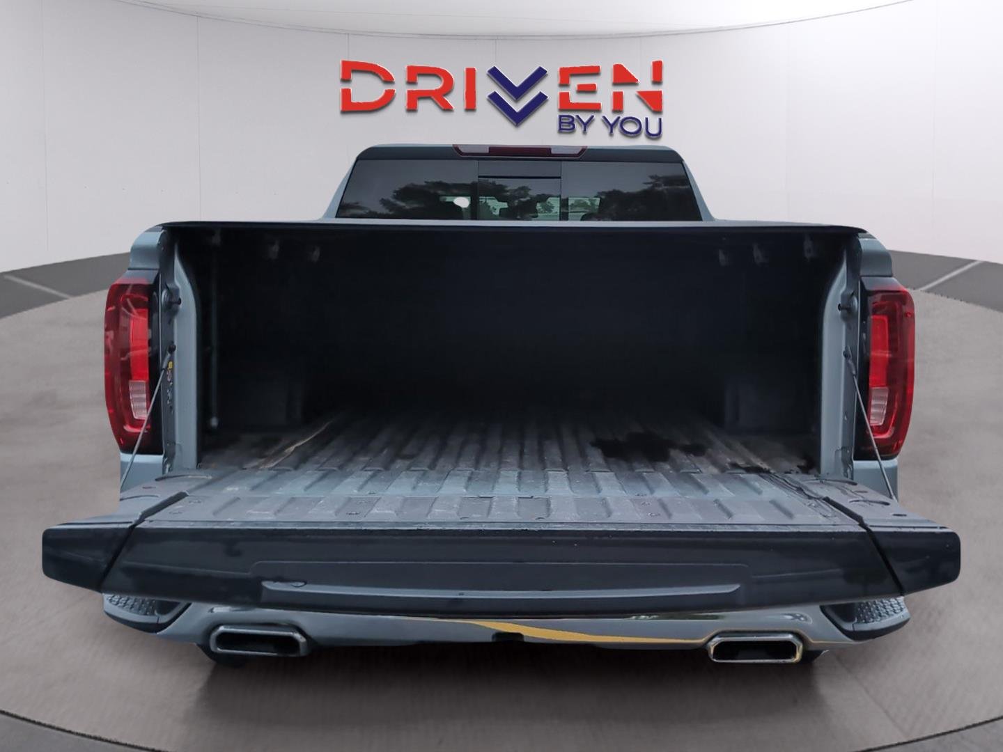 Used 2024 Sterling Metallic GMC SLT image 9
