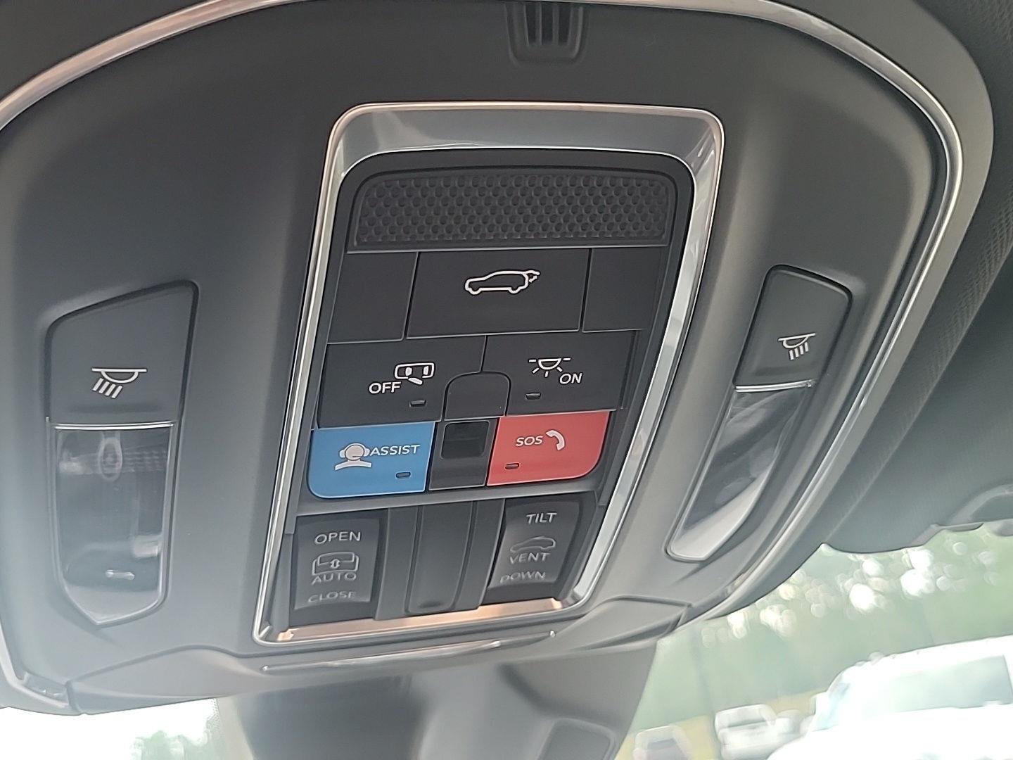 Used 2025 Baltic Gray Metallic Clearcoat Jeep Altitude X image 10