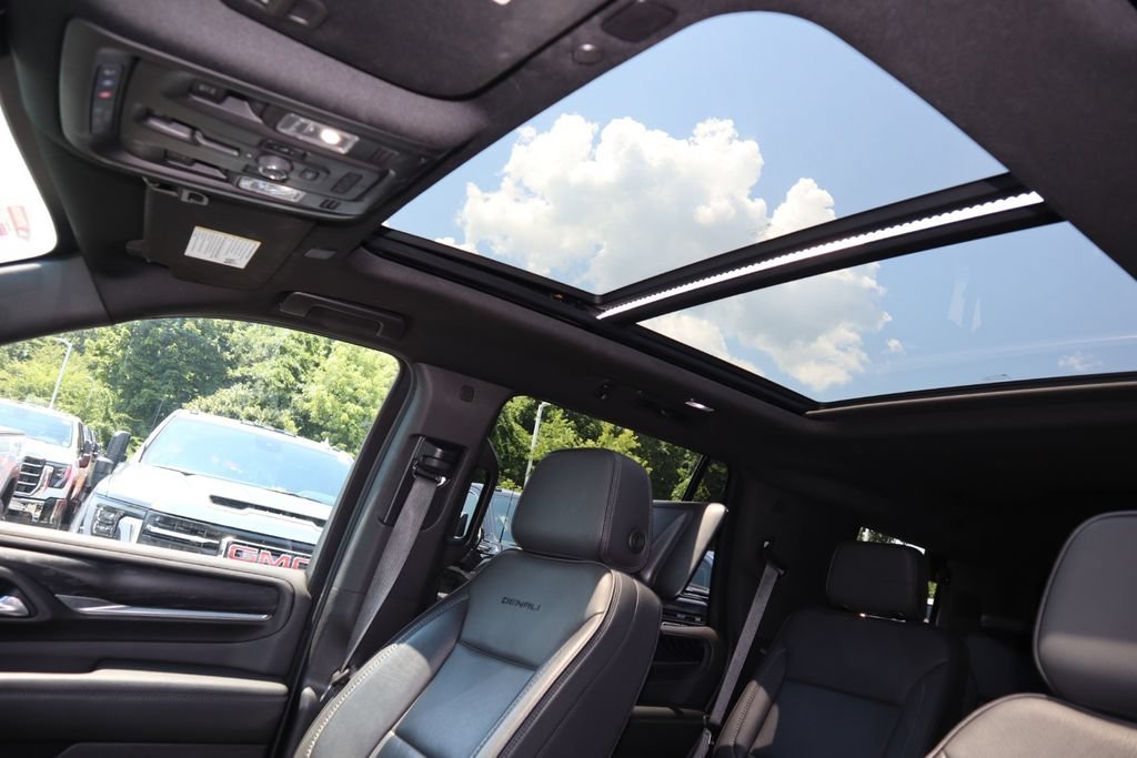 Used 2021 WHITE FROST TRICOAT GMC Denali image 17