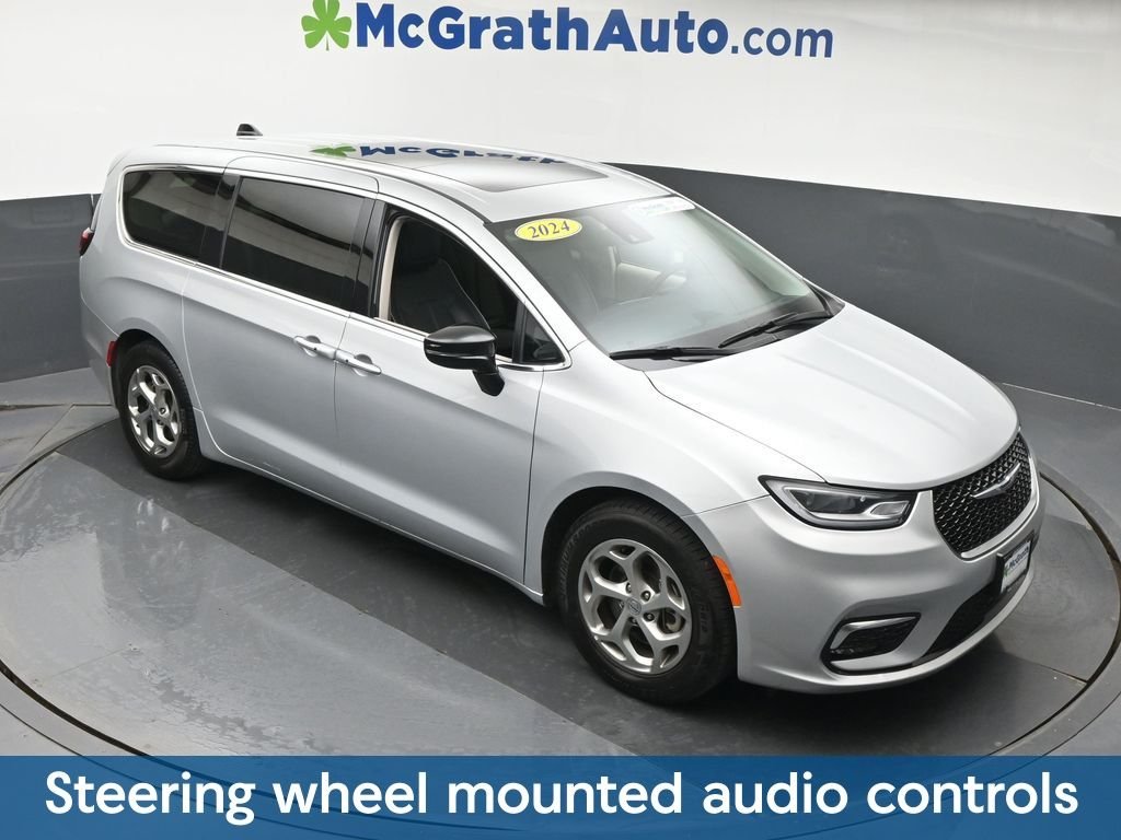 Used 2024 Silver Chrysler Limited image 4