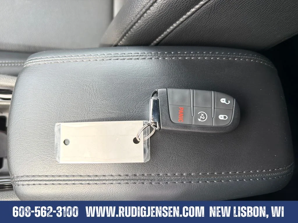 Used 2025 White Jeep Limited image 27