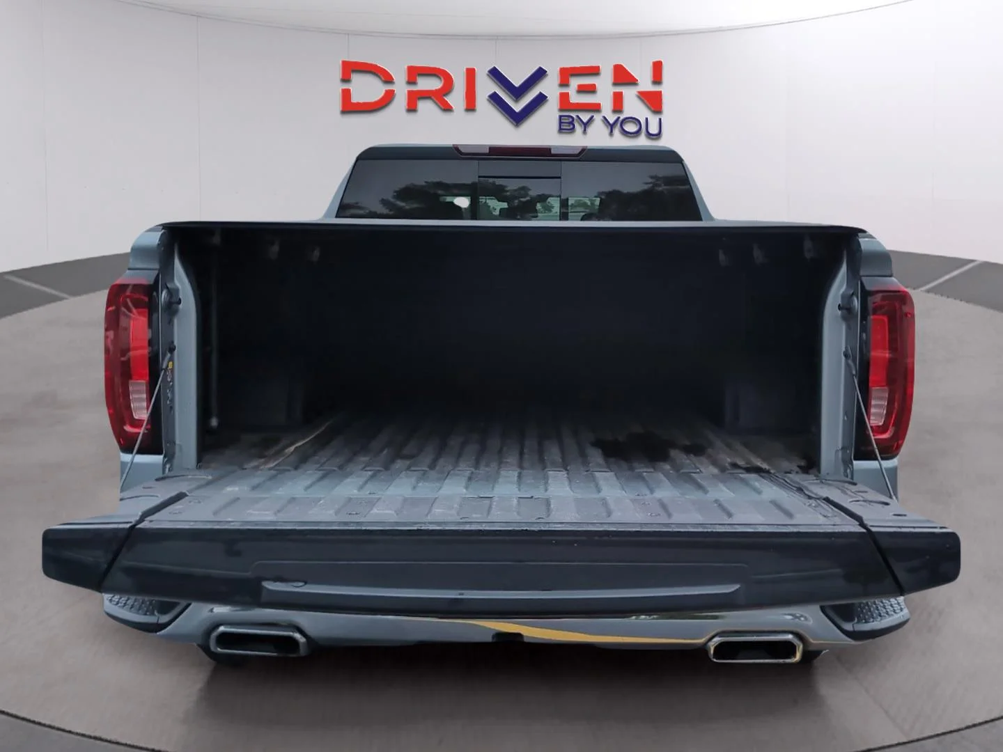 Used 2024 Sterling Metallic GMC SLT image 9