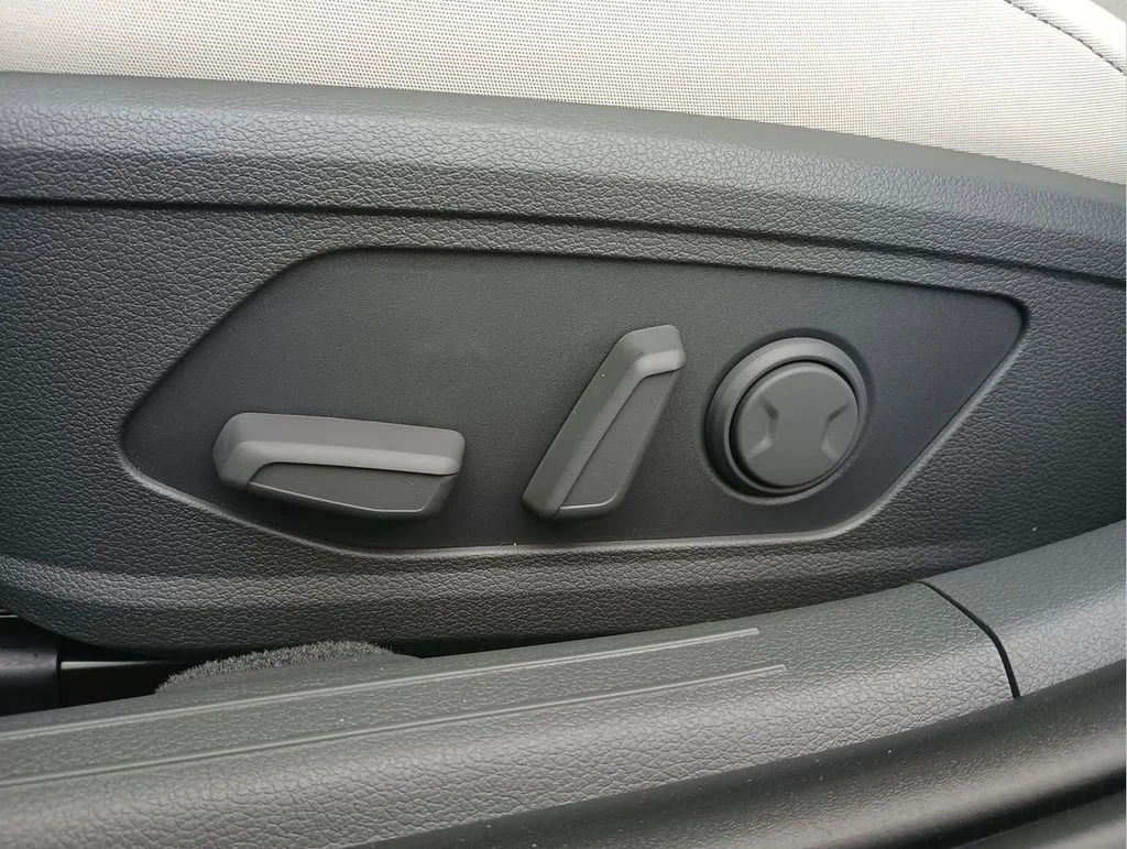 Used 2024 Black Hyundai SEL image 22