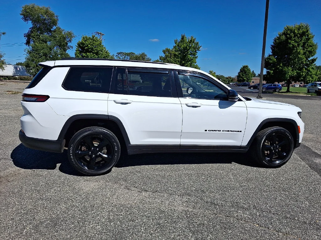 Used 2023 Bright White Clearcoat Jeep Altitude image 13