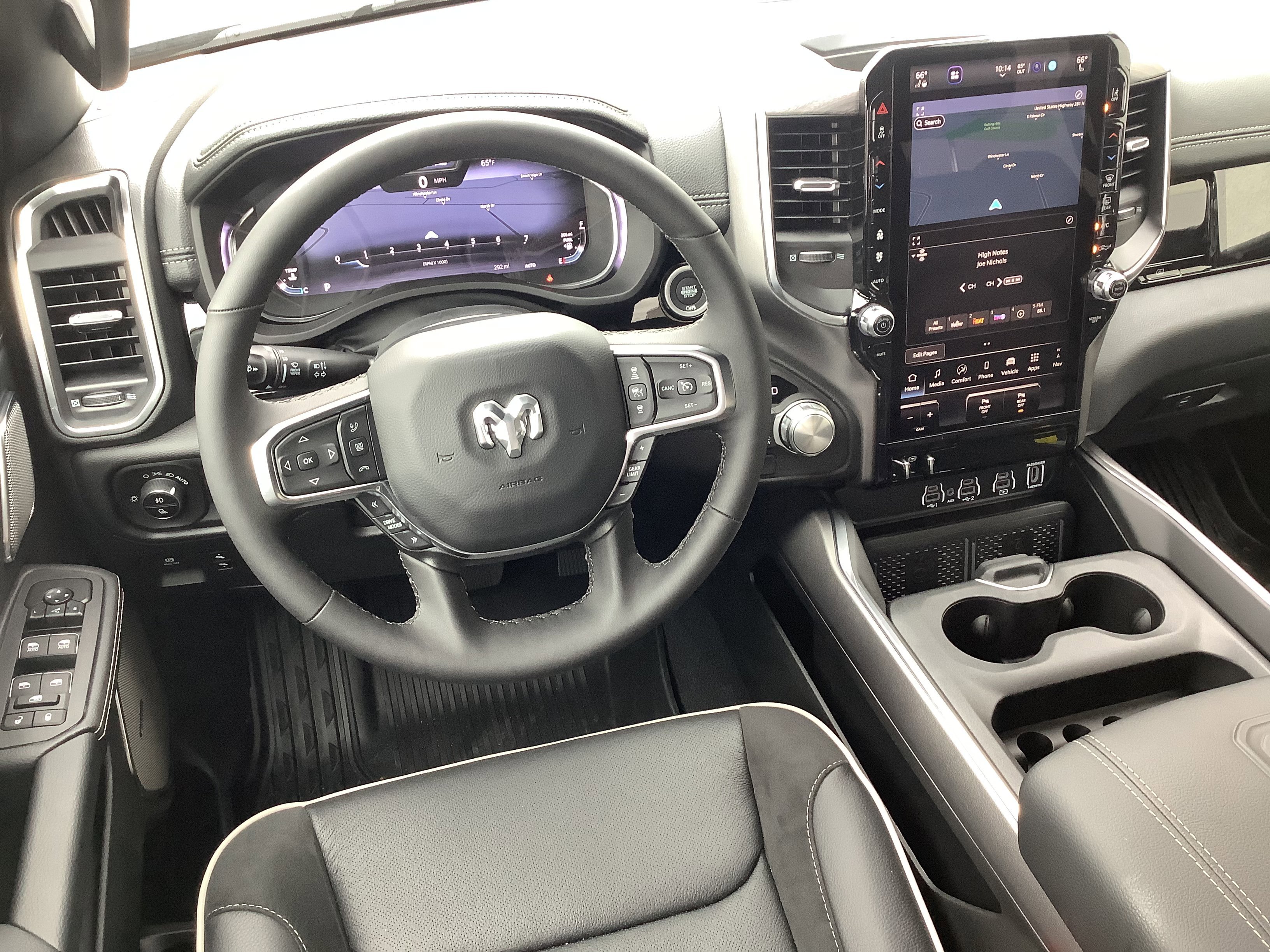 New 2026 Diamond Black Crystal Pearl-Coat Exterior Paint RAM Laramie image 12