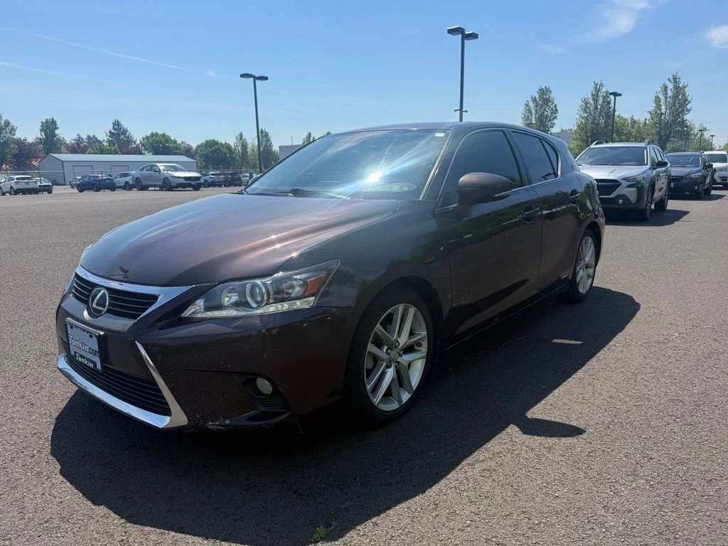 Used 2016 Pearl Lexus 200h image 3