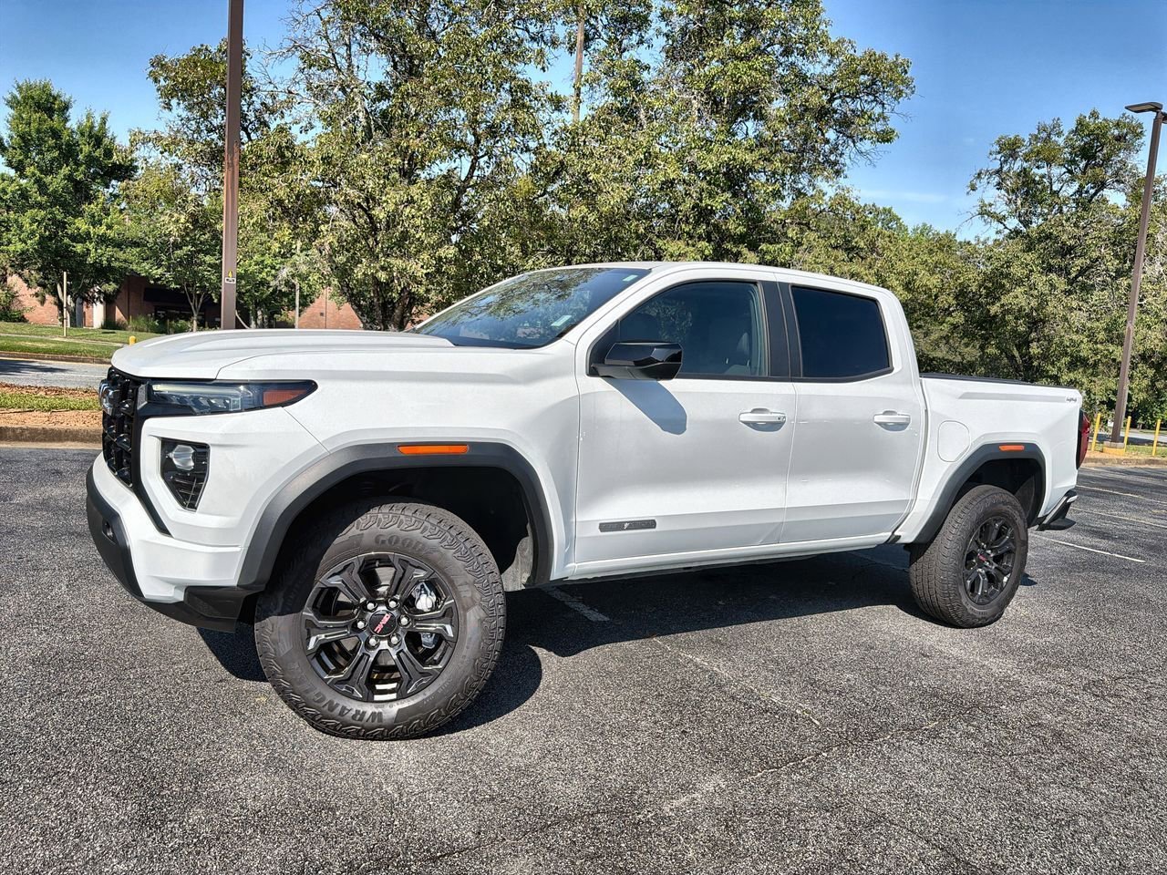 2025 GMC Canyon 4WD Elevation Crew Cab Short Box's photo