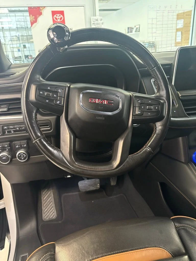 2022 GMC Yukon AT4 - Photo 15