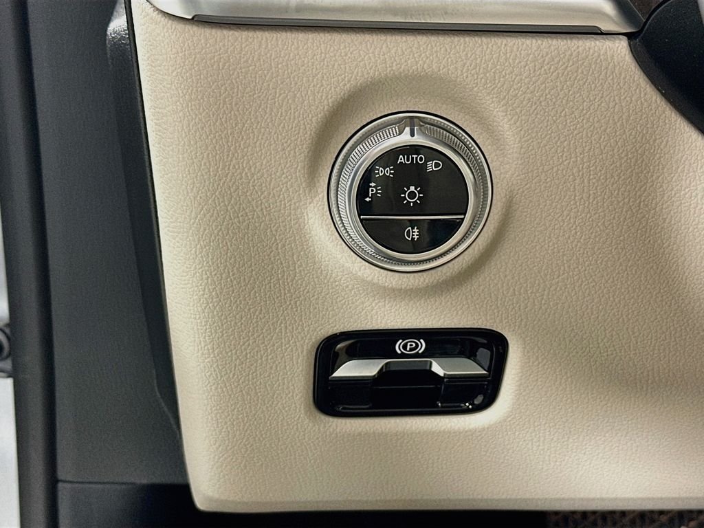 Used 2026 Silver Mercedes-Benz C 300 image 10