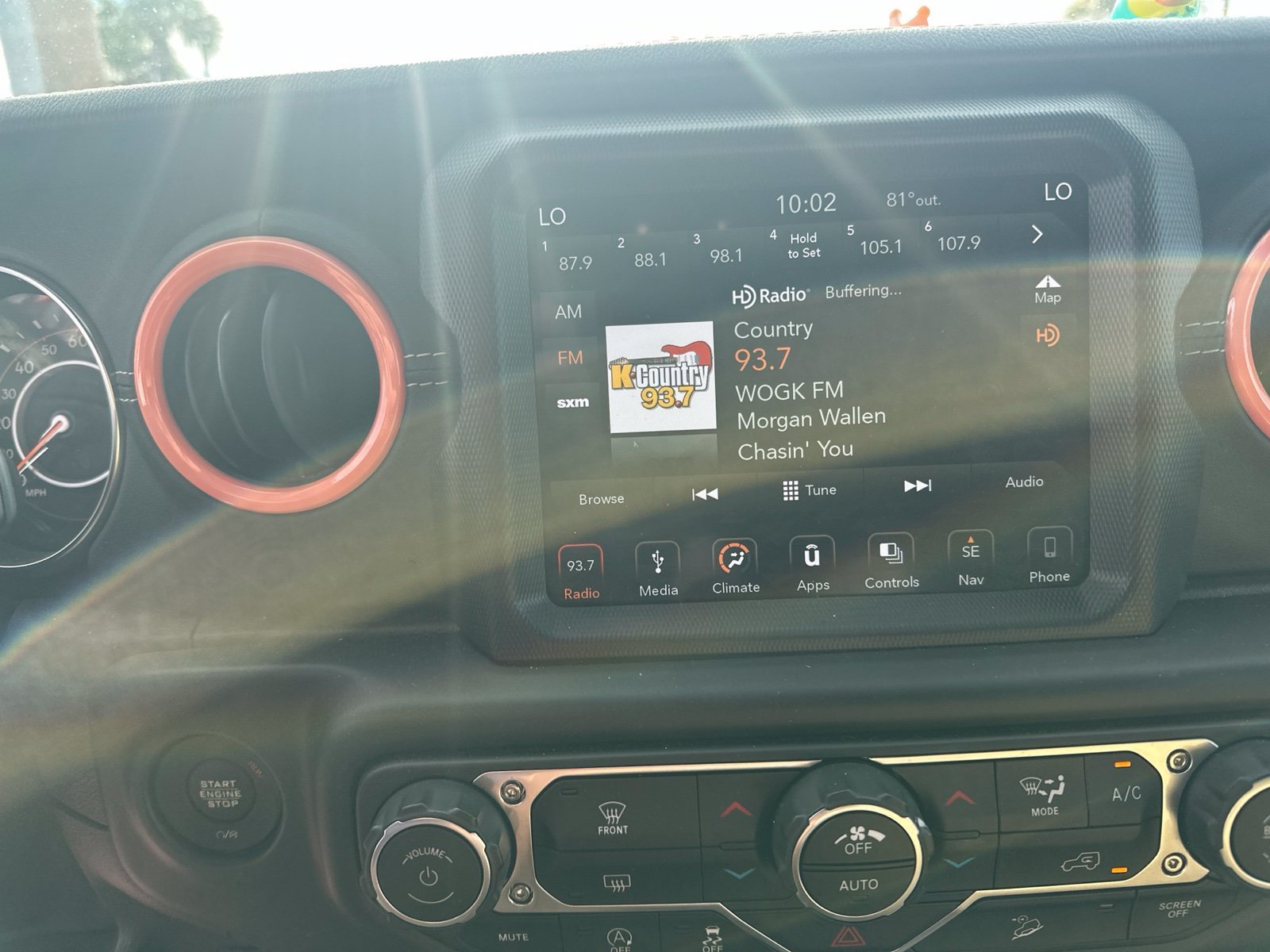 Used 2019 White Jeep Unlimited Sahara image 8