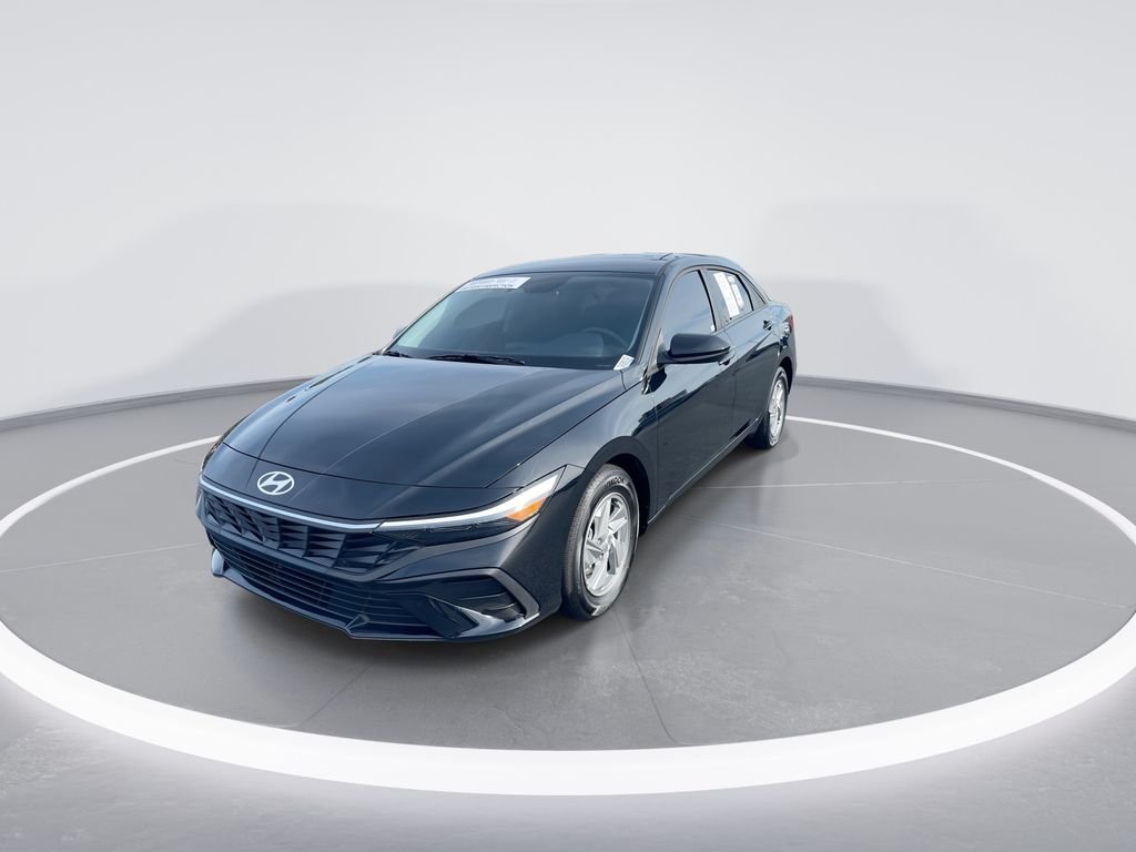 Used 2026 Black Hyundai SE image 4