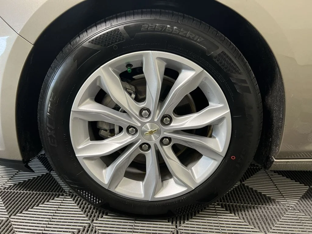 Used 2025 Gray Chevrolet LT image 18