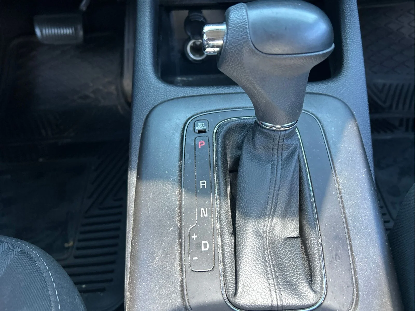 Used 2016 Clear White Kia LX image 19