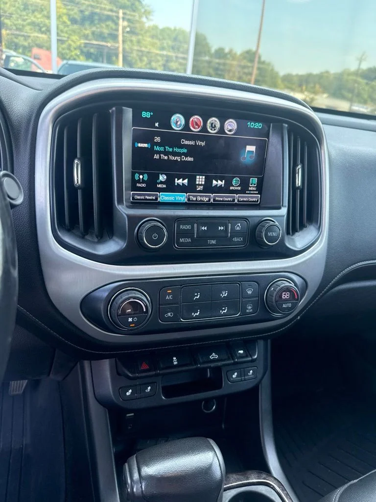 Used 2017  GMC SLT image 6