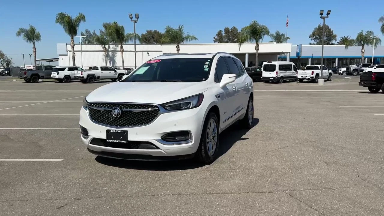 Used 2021 WHITE FROST TRICOAT Buick Avenir image 37