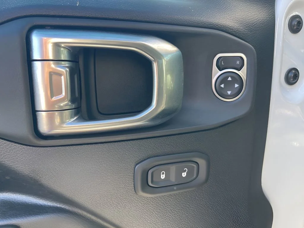 Used 2025 White Jeep Rubicon image 26