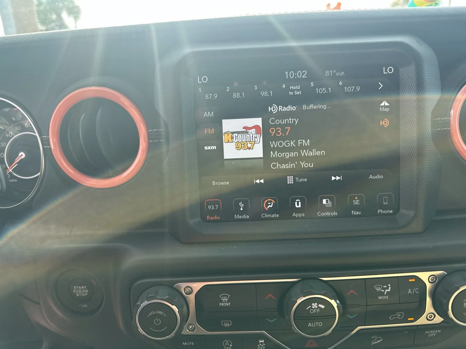 Used 2019 White Jeep Unlimited Sahara image 8