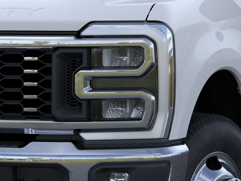 New 2026 Oxford White Ford Lariat image 18