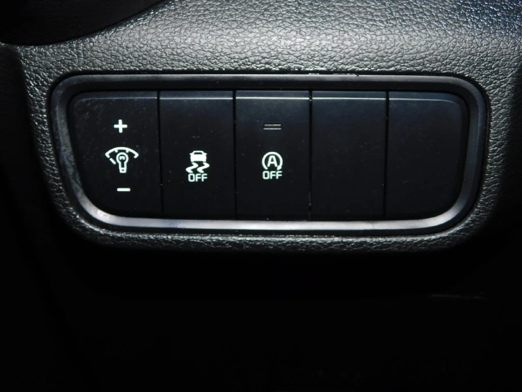 Used 2025 White Kia LX image 26