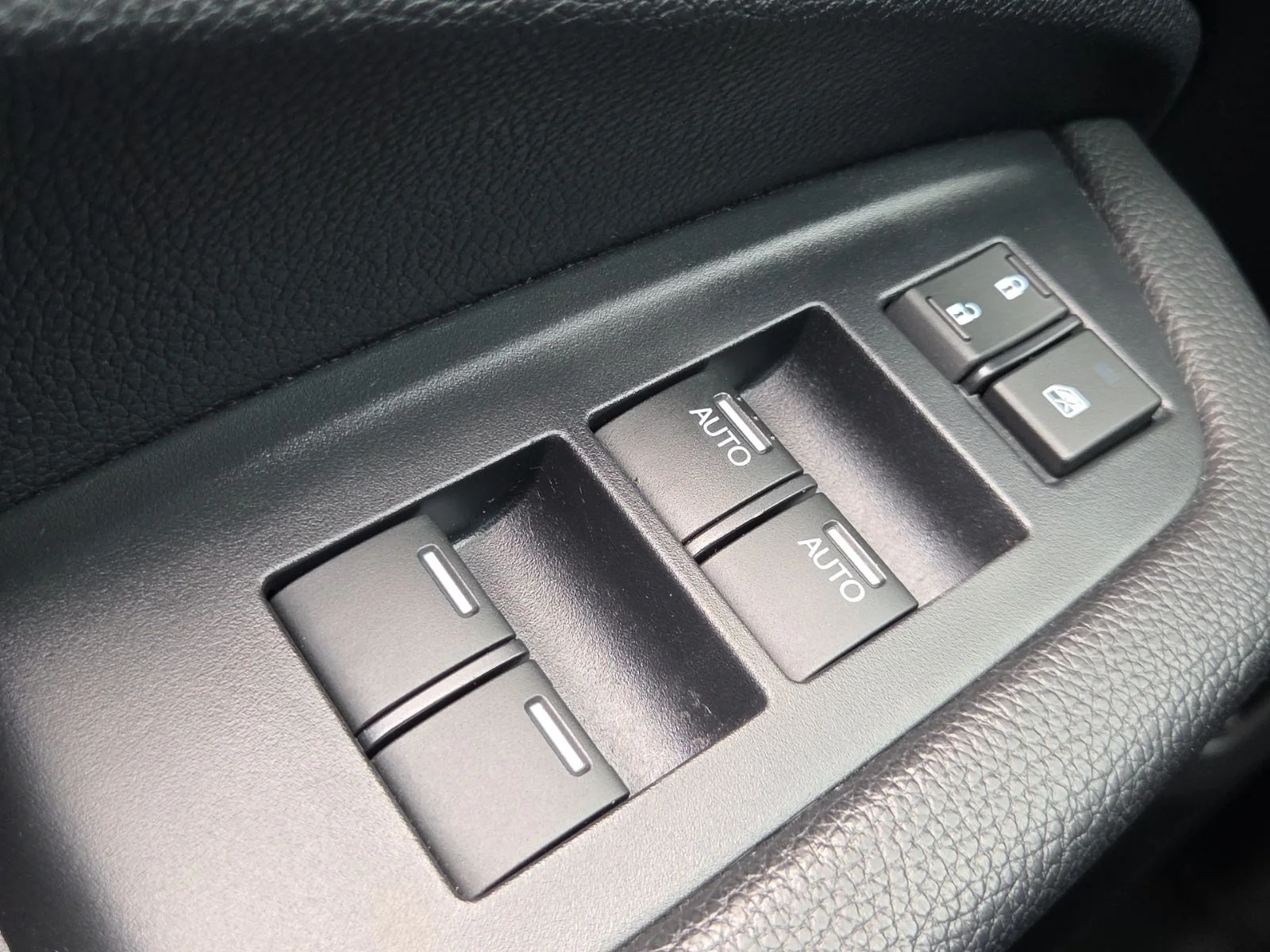 Used 2021 Silver Honda EX-L image 22