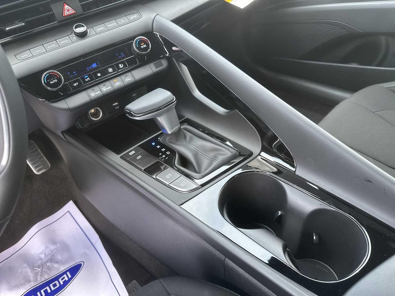 2025 Hyundai Elantra Blue - Photo 29