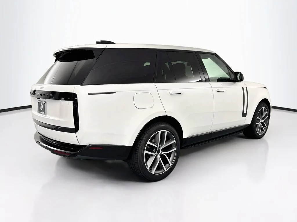 New 2026 Ostuni Pearl White Land Rover SE image 5