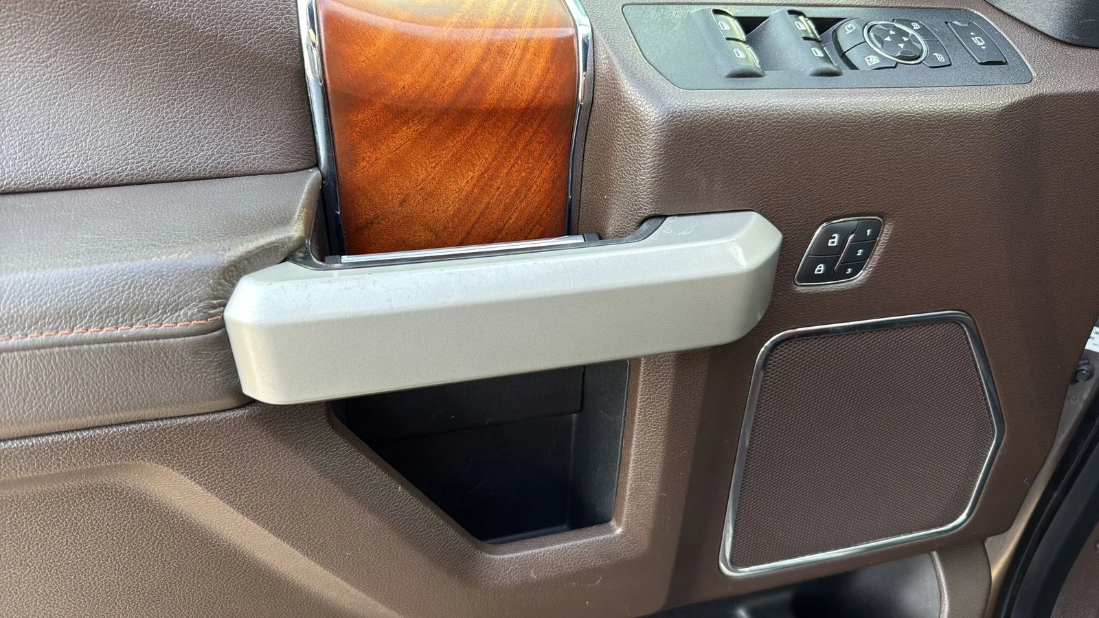 Used 2019 Gray Ford King Ranch image 11
