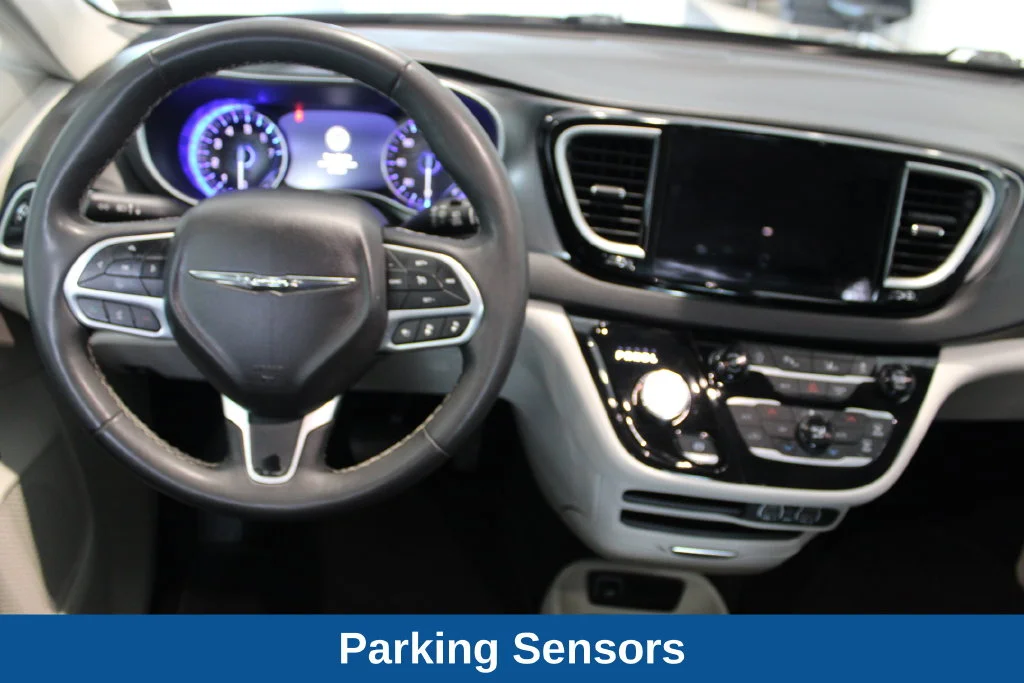 Used 2024 Black Chrysler Touring L image 7