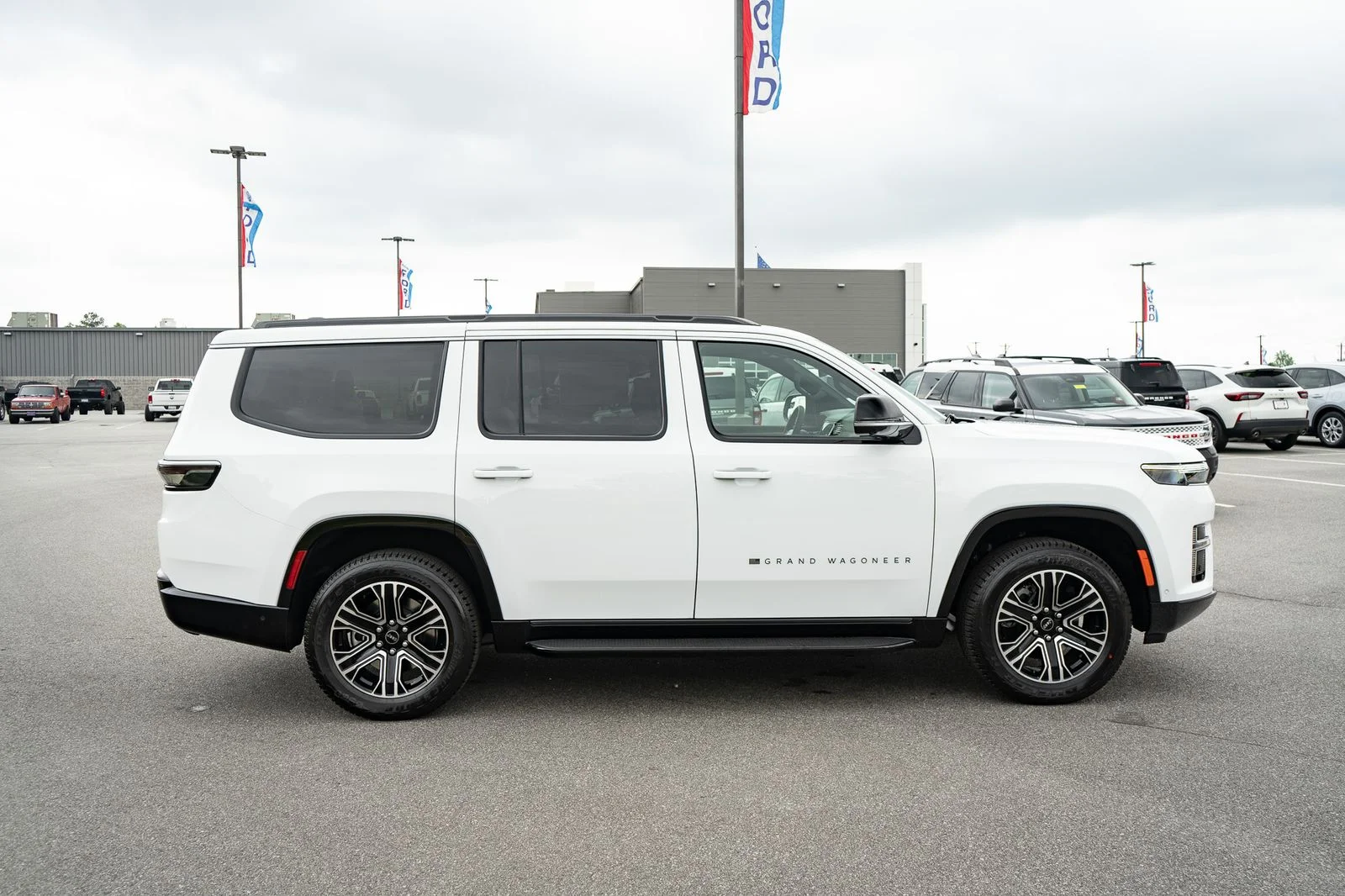 New 2026 Bright White Clear-Coat Exterior Paint Jeep  image 11