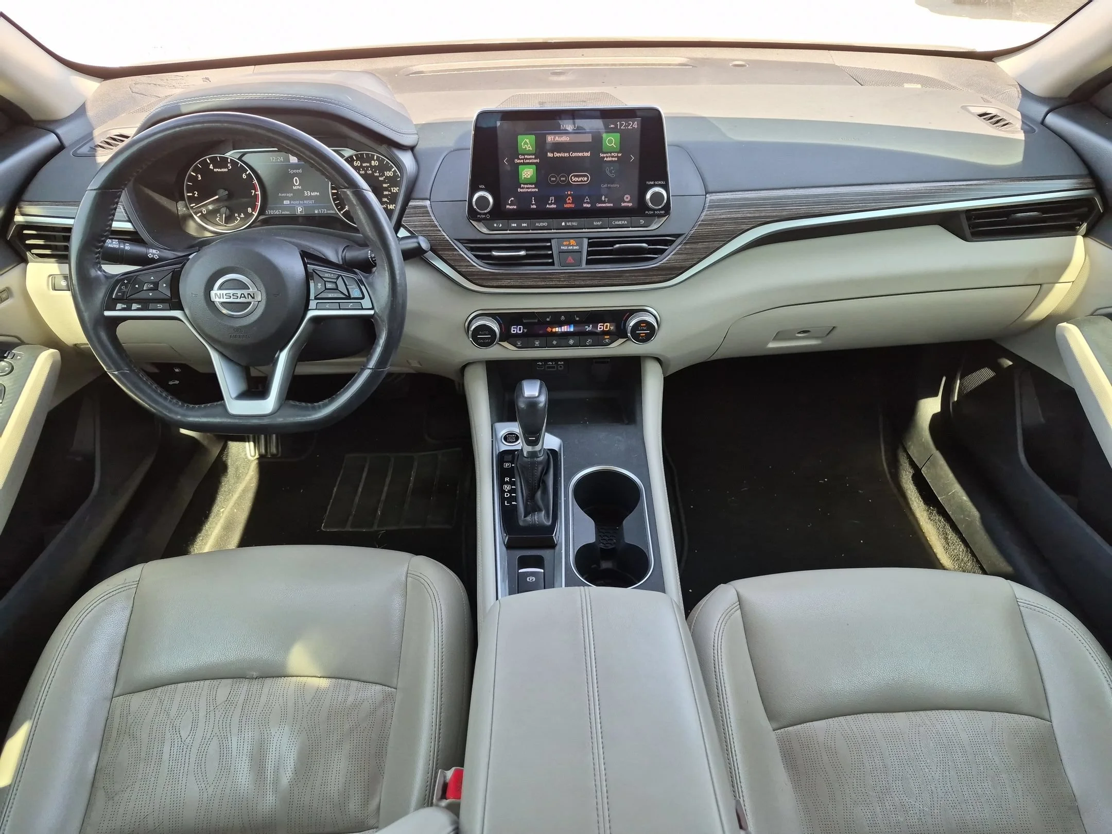 Used 2019 White Nissan 2.5 Platinum image 24