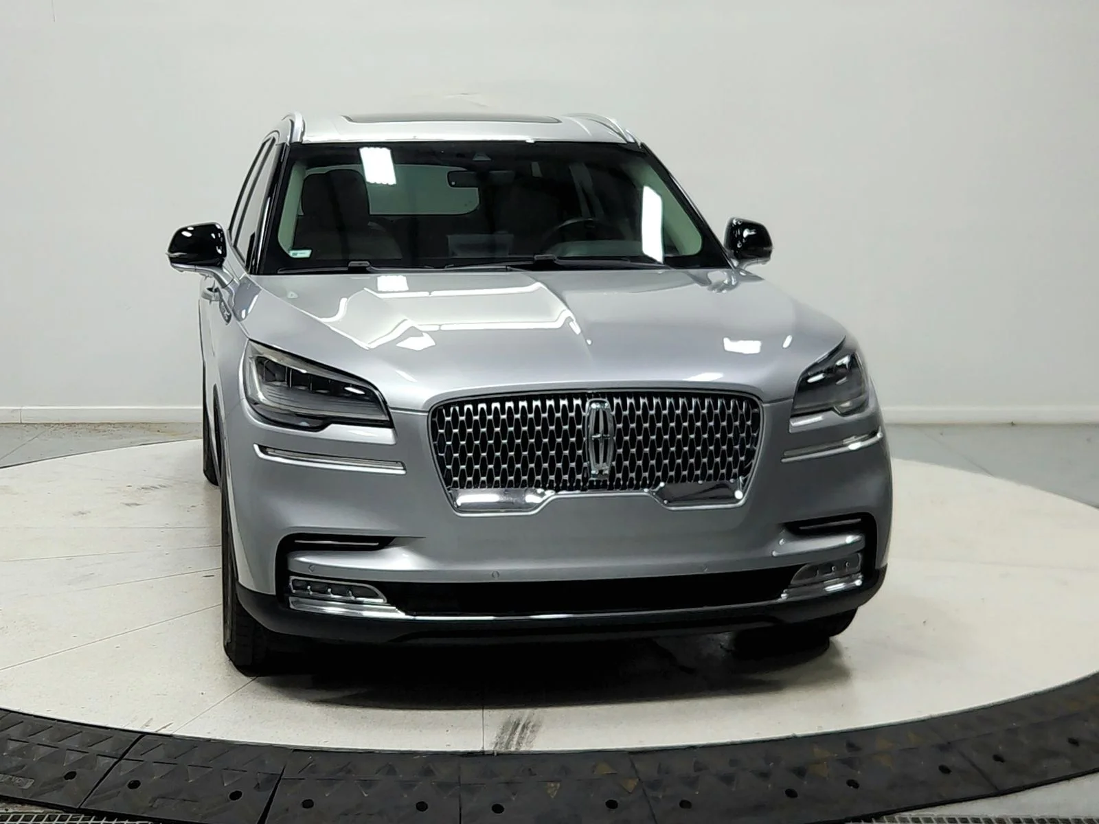 Used 2021 Silver Lincoln Reserve image 3