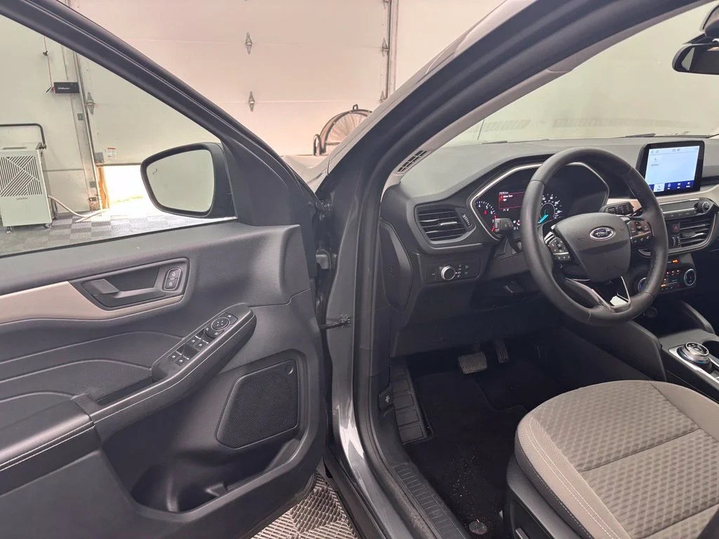 Used 2022 Gray Ford SE image 16