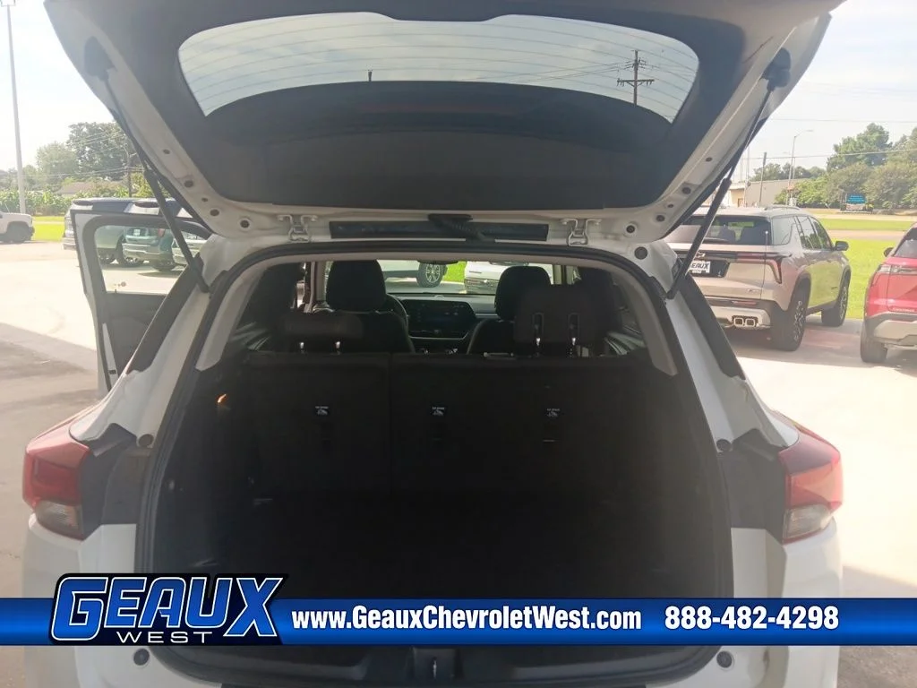 Used 2025 White Chevrolet LT image 27