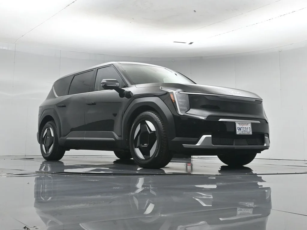 Used 2024 Black Kia Light Long Range image 51