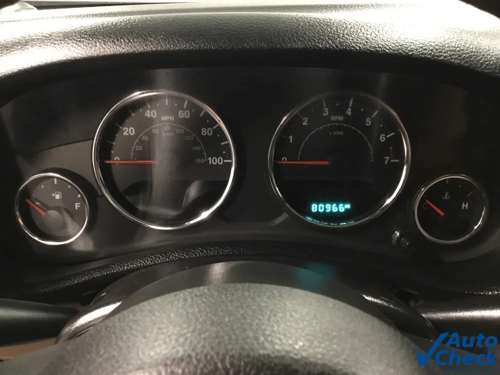 Used 2016 White Jeep Sahara image 38