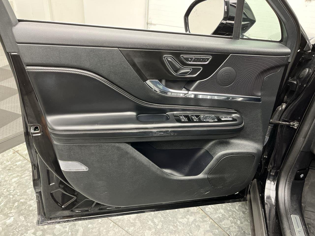 Used 2023 Infinite Black Metallic Clearcoat Lincoln Standard image 8