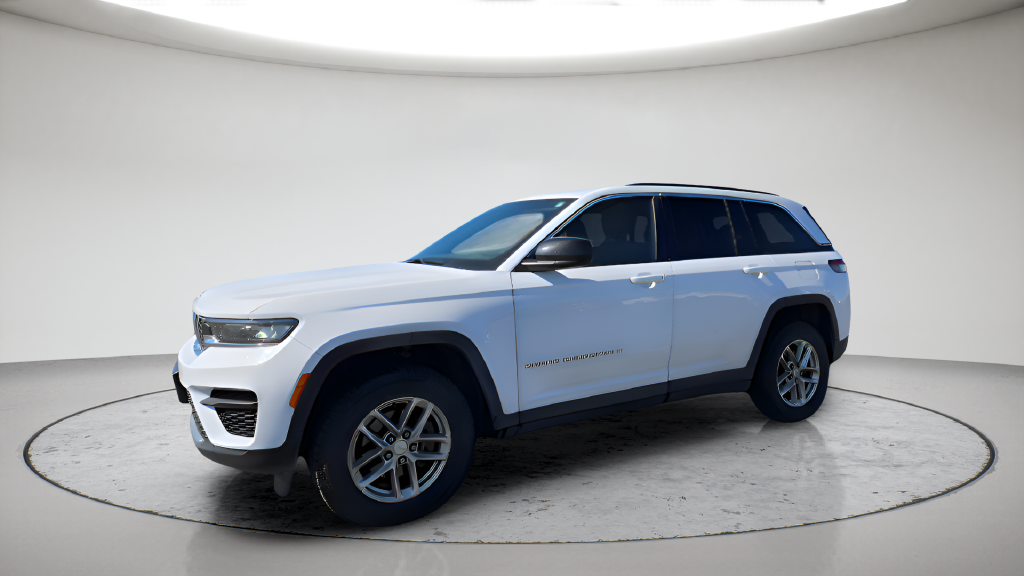 Used 2024 White Jeep Laredo X image 1