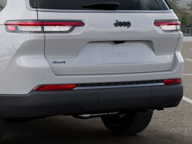 New 2026 Bright White Clear-Coat Exterior Paint Jeep Laredo image 13