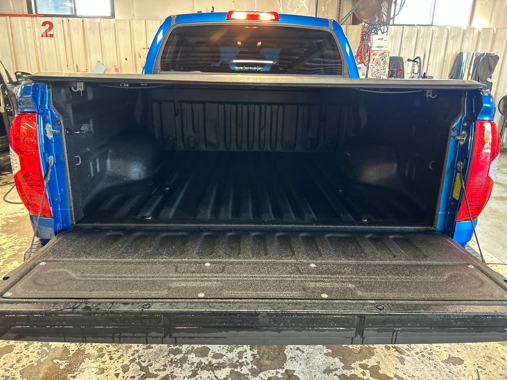 Used 2018 Blue Toyota SR5 image 17