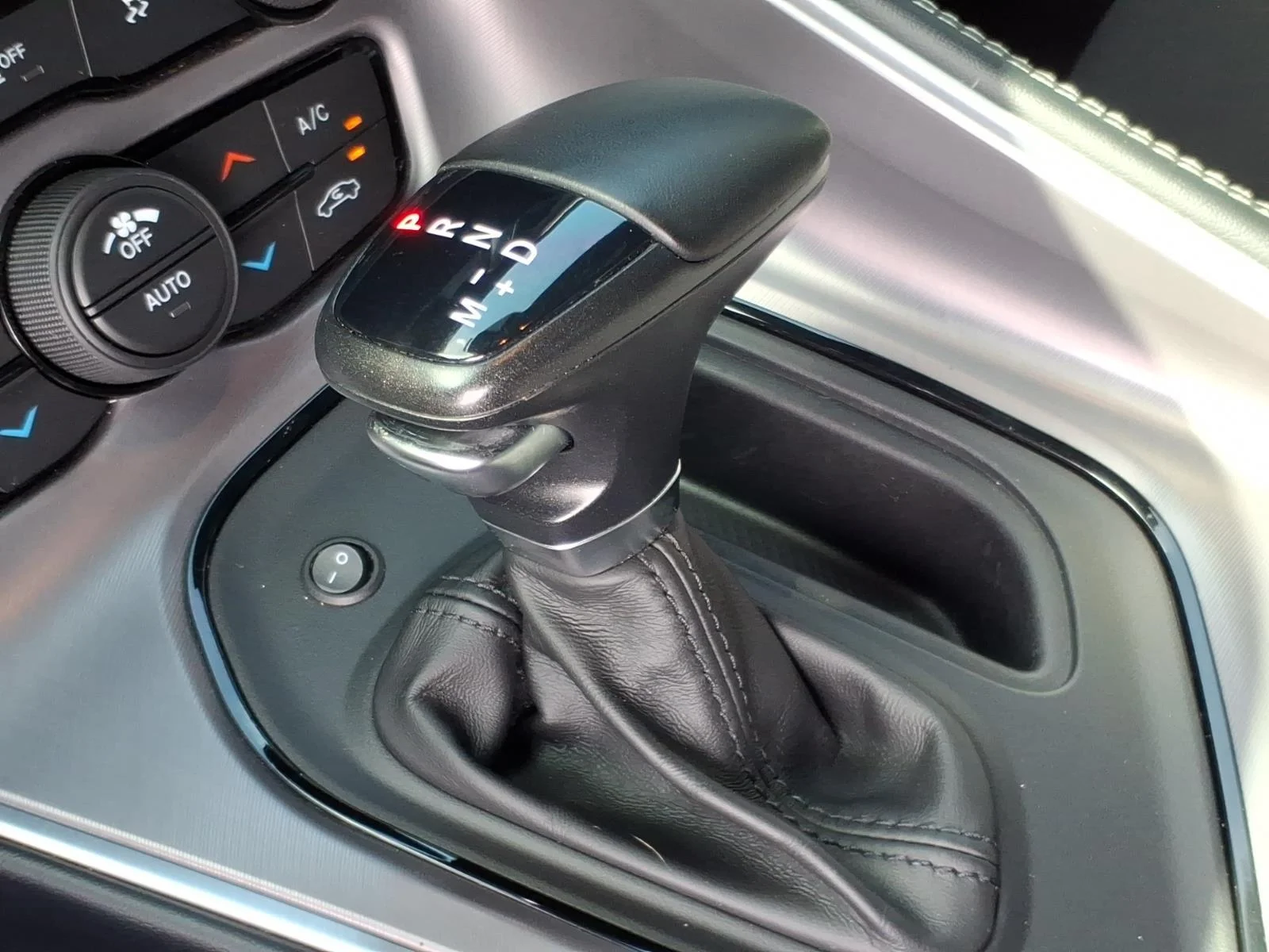 Used 2022  DODGE RT image 6