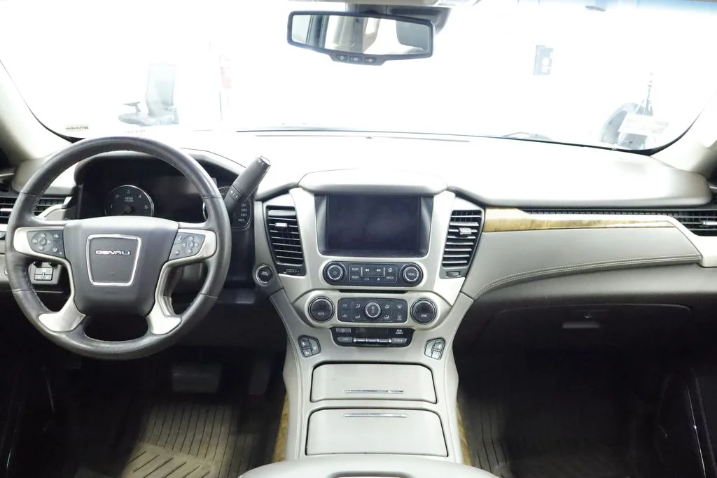 Used 2016 Silver GMC Denali image 23