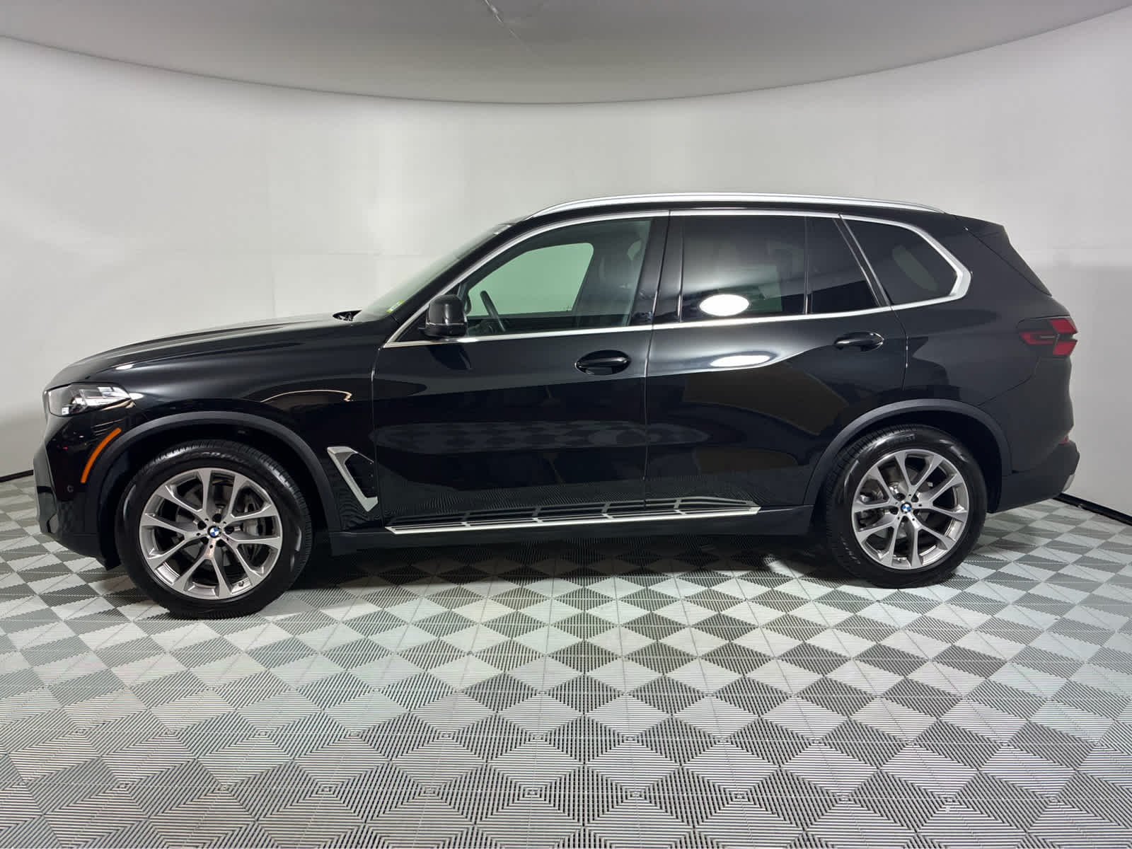 Certified Used 2024 Black Sapphire Metallic BMW xDrive40i image 2