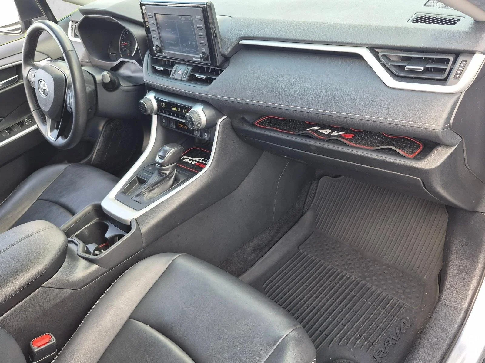 Used 2021 Silver Sky Metallic Toyota XLE Premium image 20