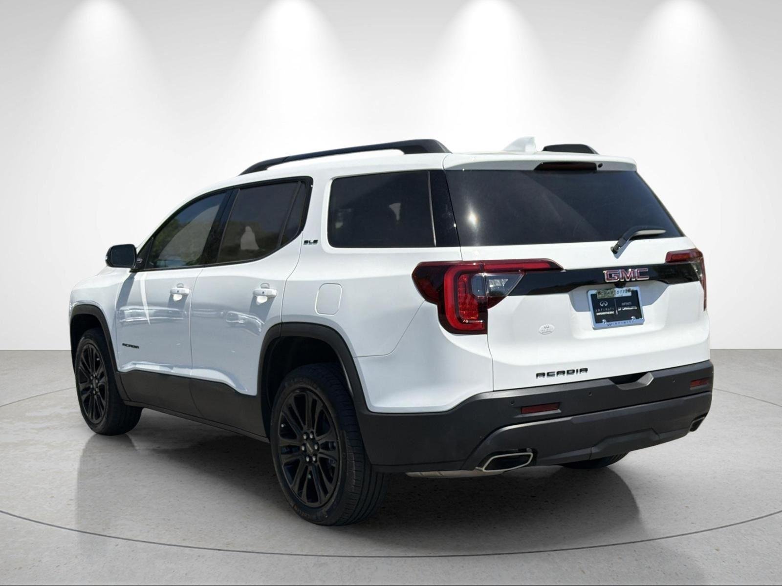 Used 2023 Summit White GMC SLE image 3