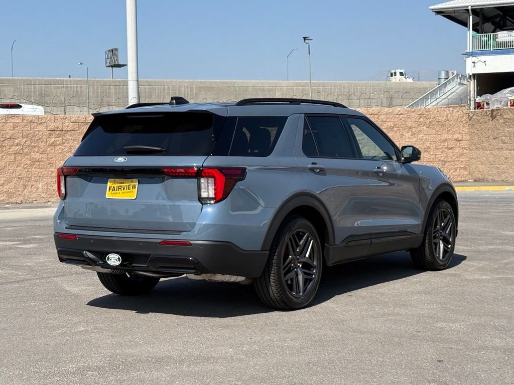 New 2027 Vapor Blue Metallic Ford ST-Line image 3