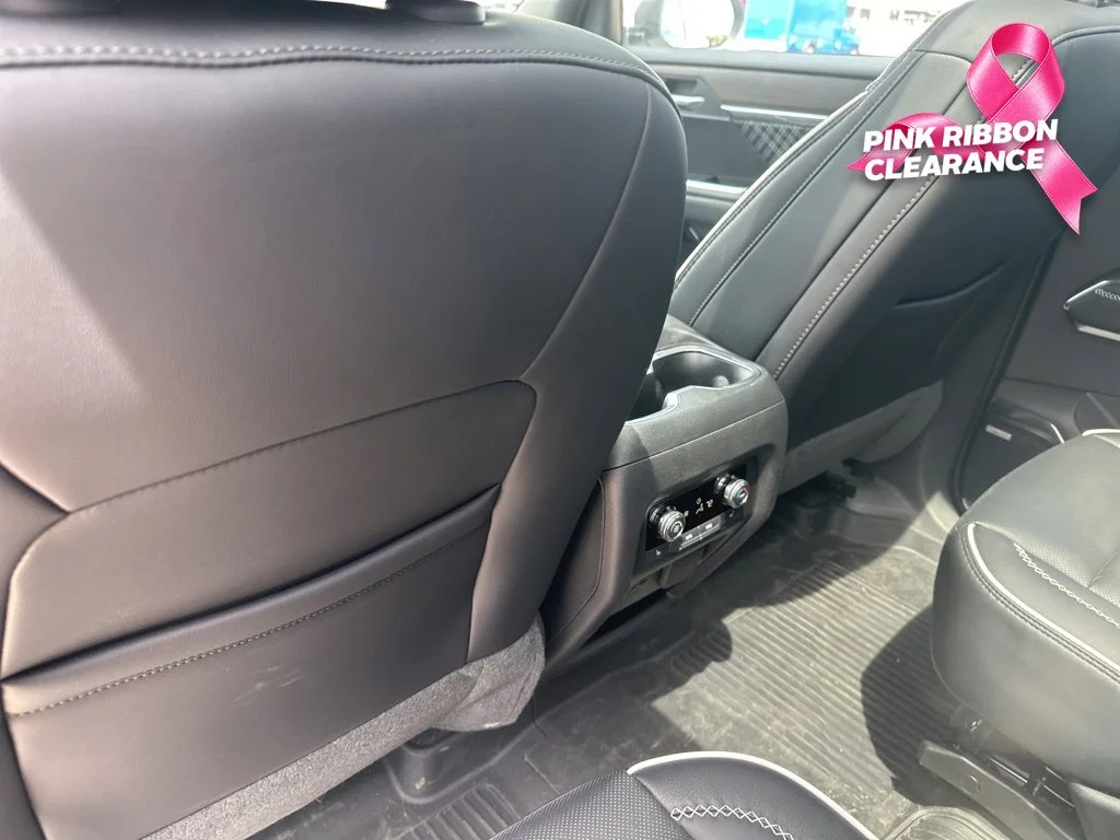 Used 2025 White GMC Denali image 28