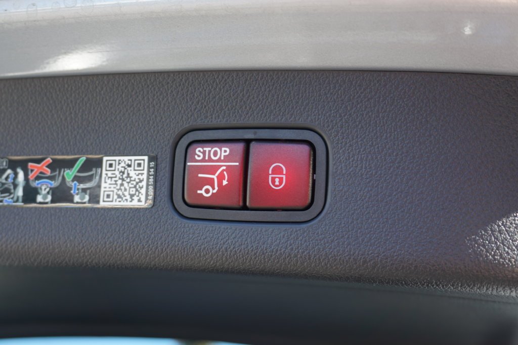 Certified Used 2025 Cirrus Silver Metallic Mercedes-Benz GLC 300 image 33