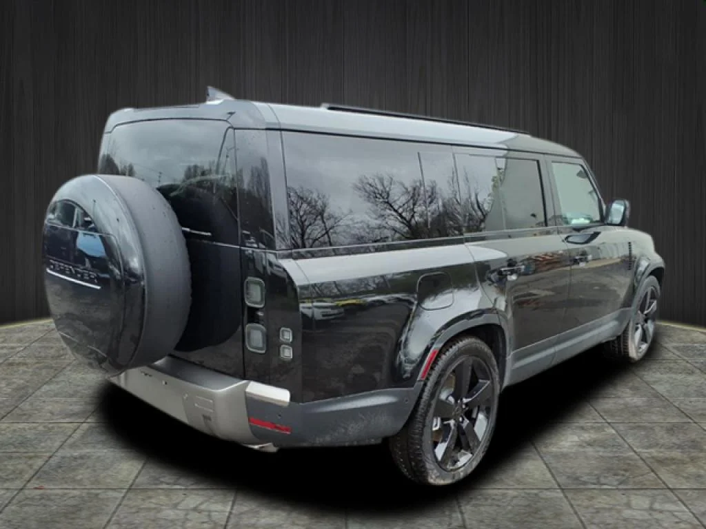 New 2026 Santorini Black LAND ROVER S image 3