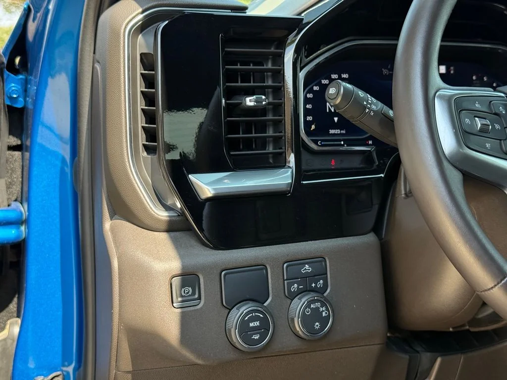 Used 2023 Blue Chevrolet LT image 8